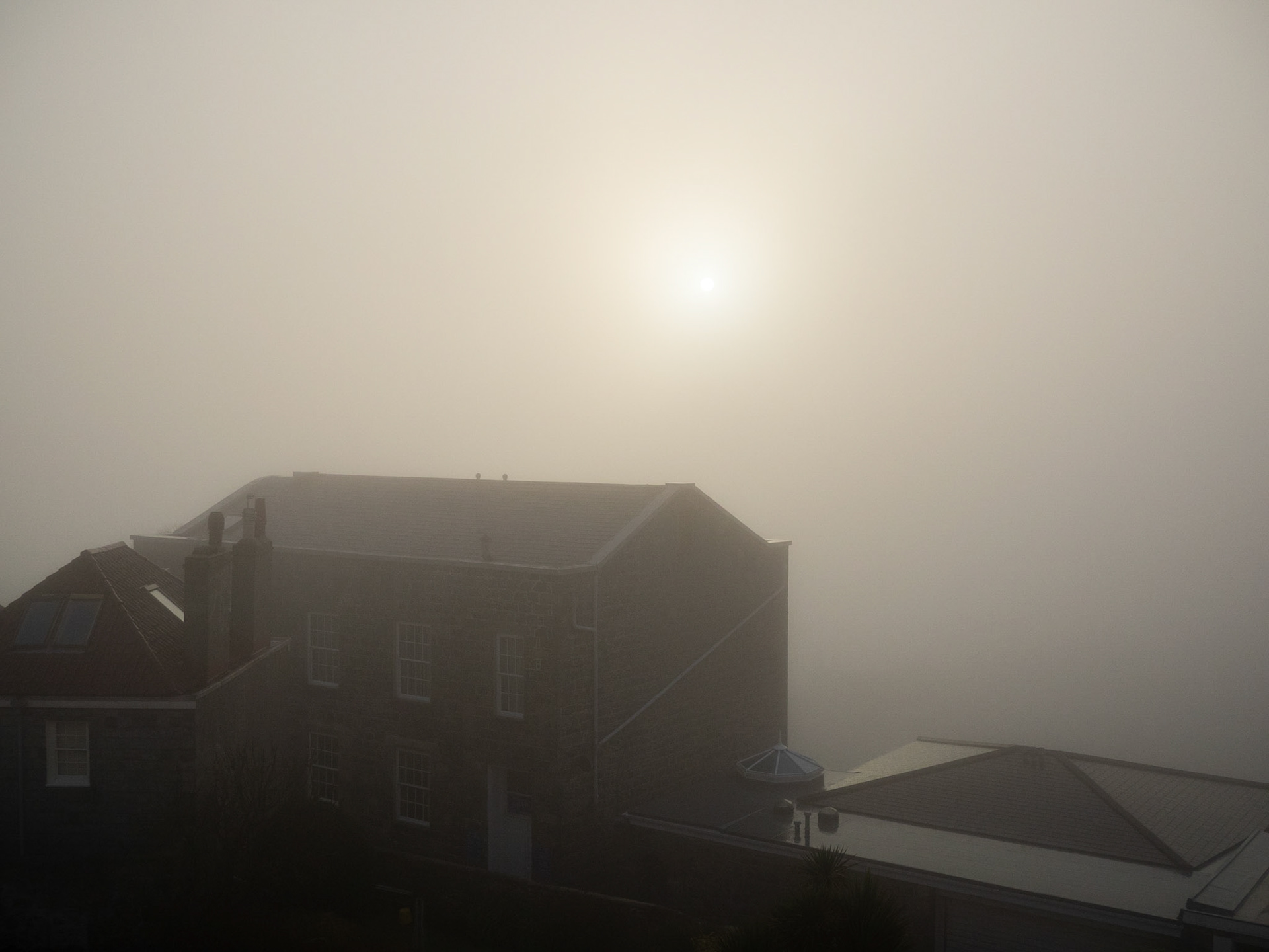 As can be plainly seen, I have temprarily moved to a new apartment.It is up 1 flight, and hence has a better view and perspective on the various Channel Islands.