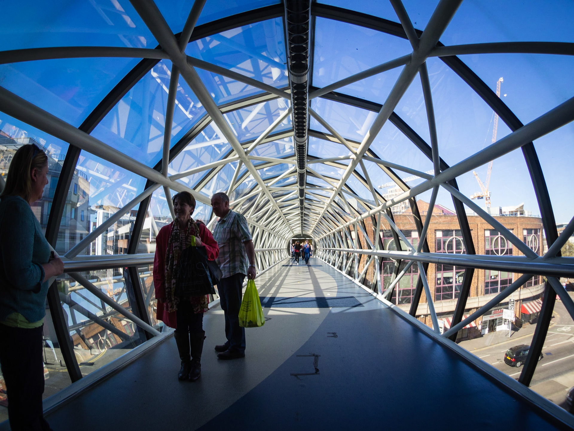 I love the geometry of this bridge, I also love people who helpfully step out of the way when I am taking a photo.I much preferred their original position, it was much more relaced and natural.Ah well!