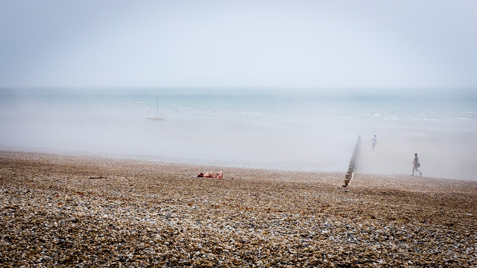 Pagham seafront, 22 Celsius.Sea Mist rolls in!