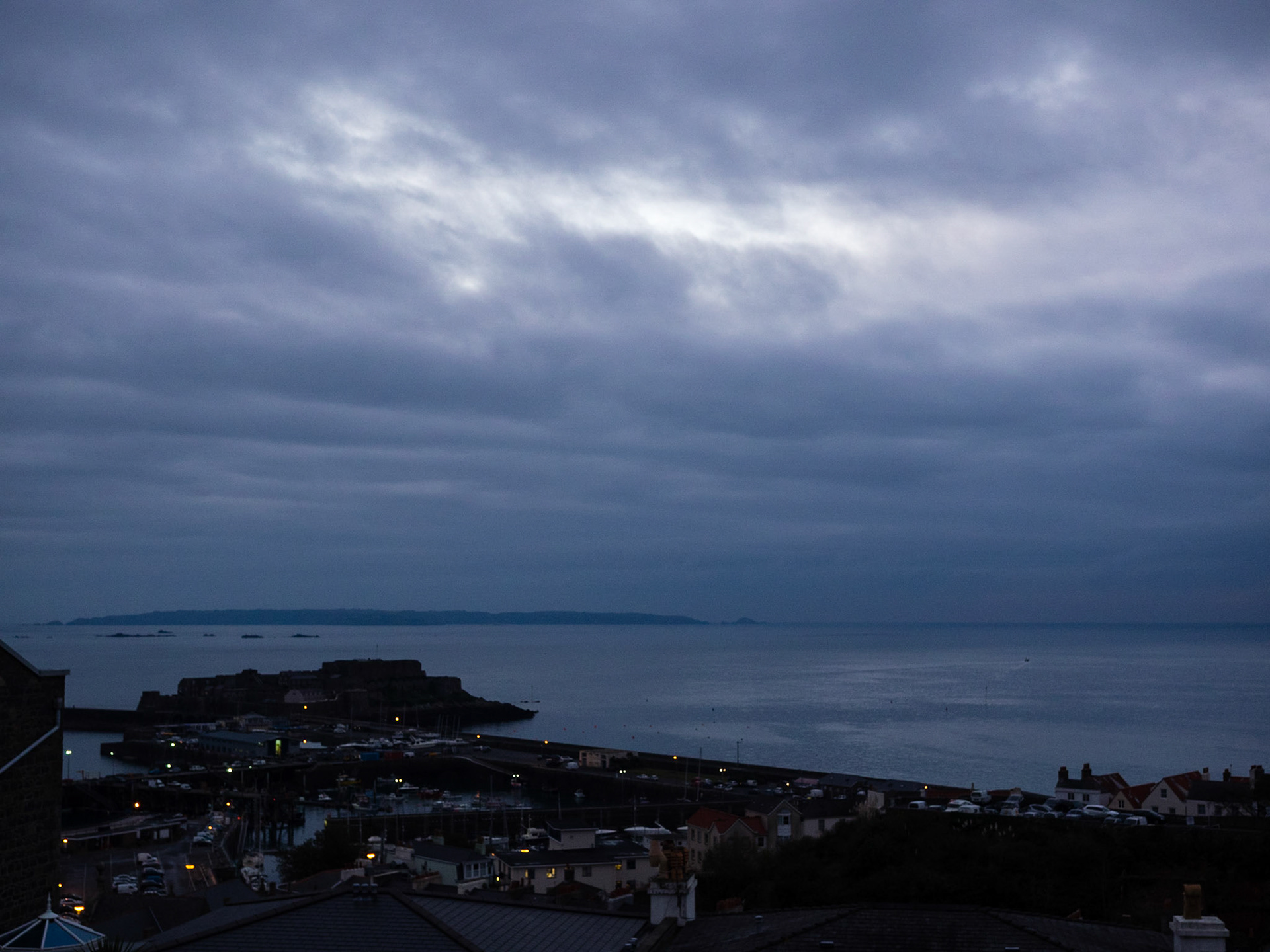 First no Sunset, Now no Sunrise.The blasted Shepherds wont know whether to be happy or sad! Next it will be cows not lieing down when it is about to rain!