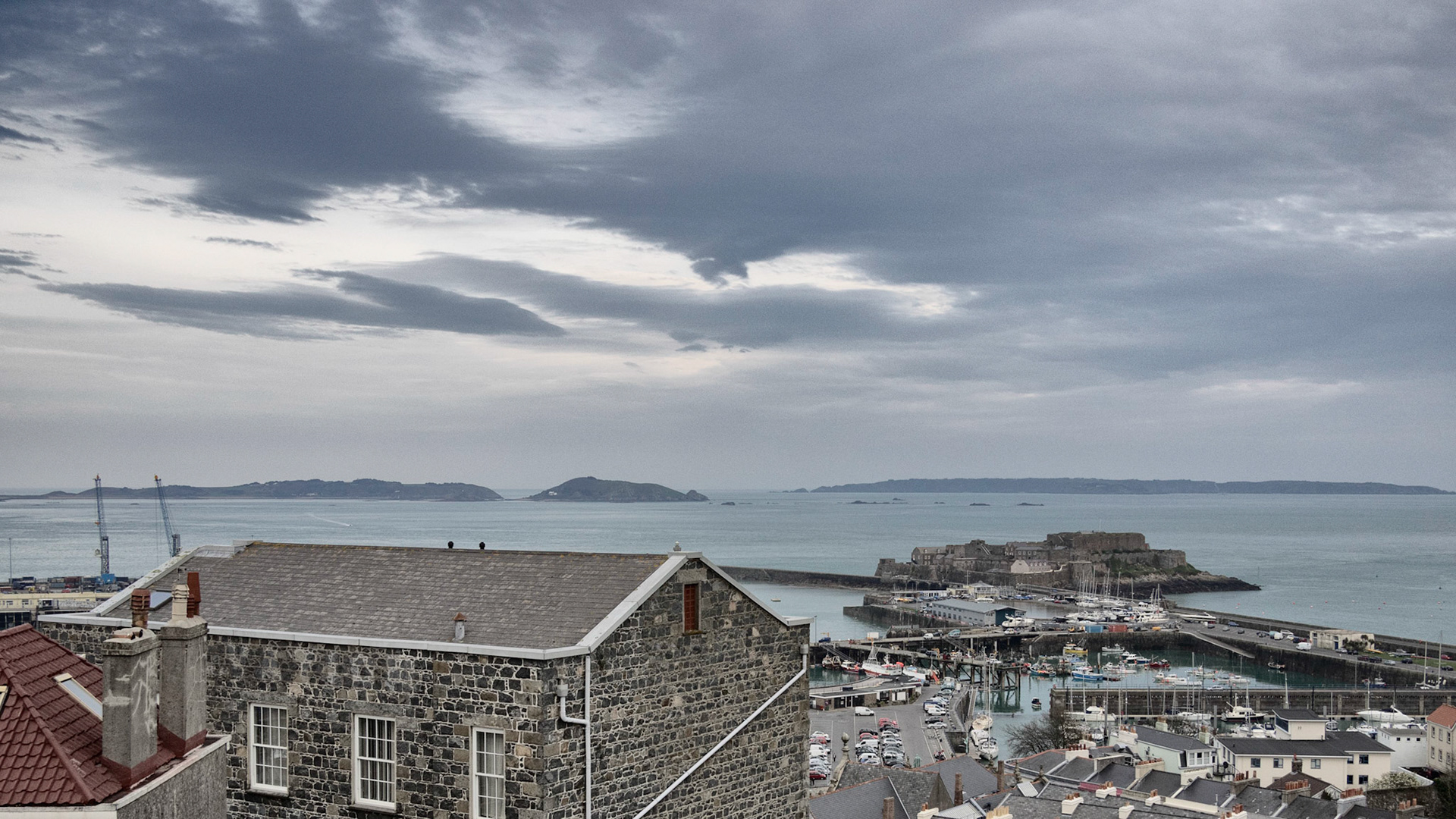 New viewpoint to the view from the apartment.Left to right we have Herm, Jethou, Breckou and Sark
