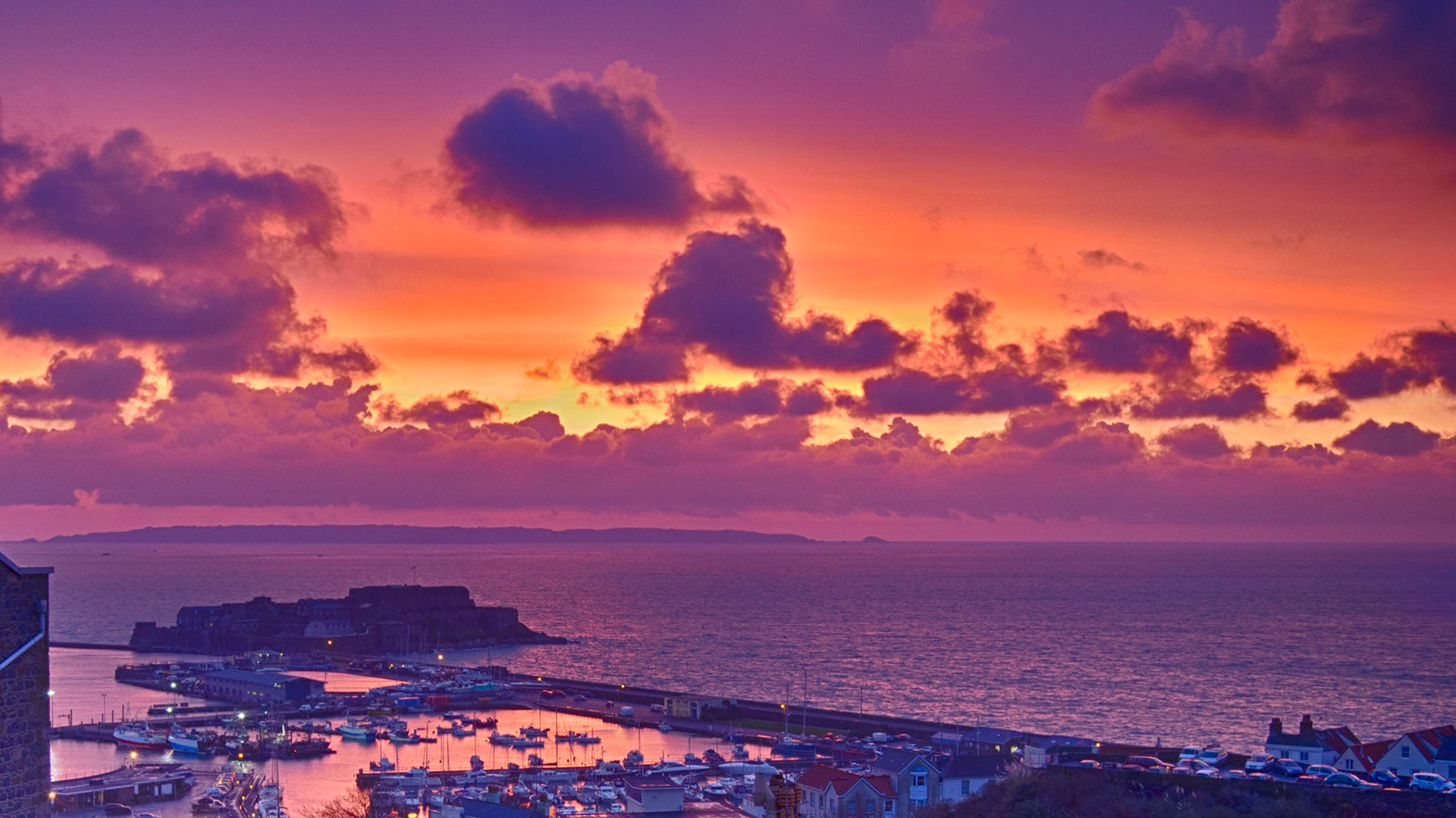Today we are moving out of the apartment on Guernsey.This has been my view for a while, what will the next one be like, i wonder?