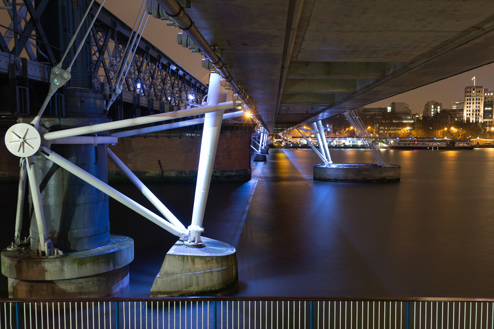 Hungerford Bridge