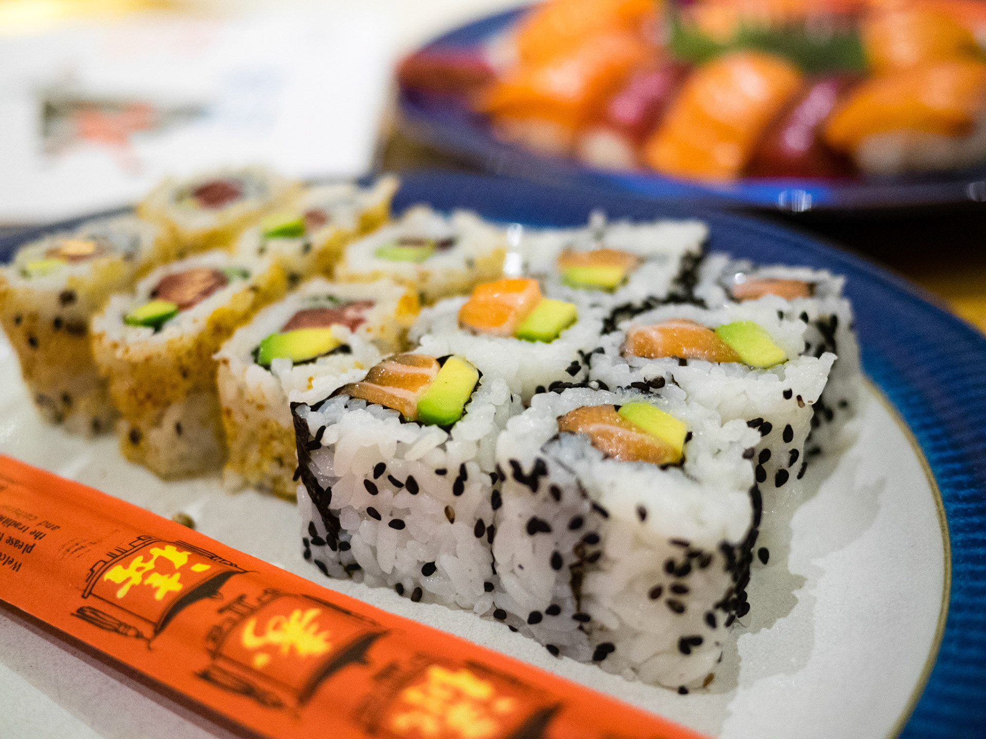 Cheryl and I decided to make sweet sushi together tonight, from scratch.We had been on a Sushi course last weekend, and were thus full of confidence.I dont think it looks too bad, and it tasted awesome!The menu included Inside out rolls and Nigiri, both Salmon and Tuna.