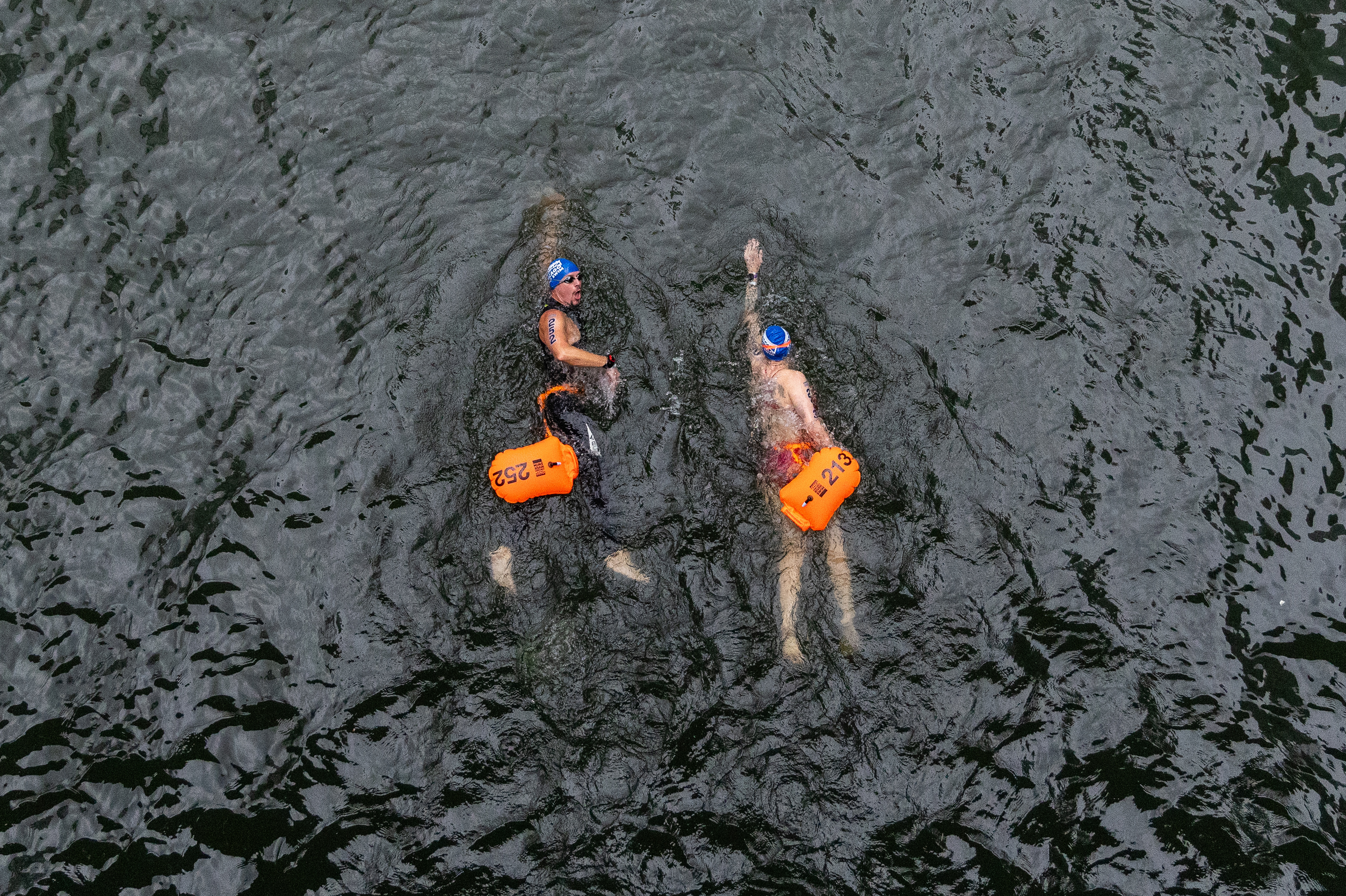 Swimmers race towards Clark Street Bridge during the Chicago River Swim, Sunday, Sept. 21, 2025, in Chicago. Over 300 swimmers gathered for the first organized swim in the Chicago River in 98 years. (Dominic Di Palermo/Chicago Tribune) 