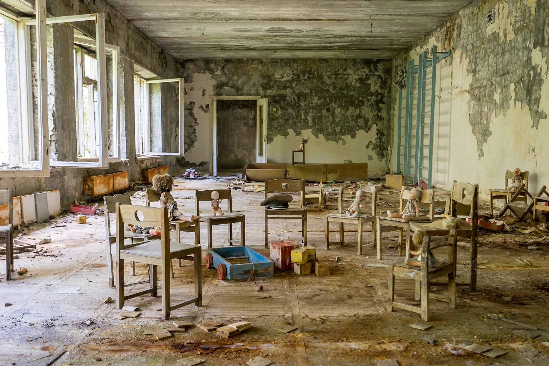 Kindergarten left in a hurry 30 years ago.