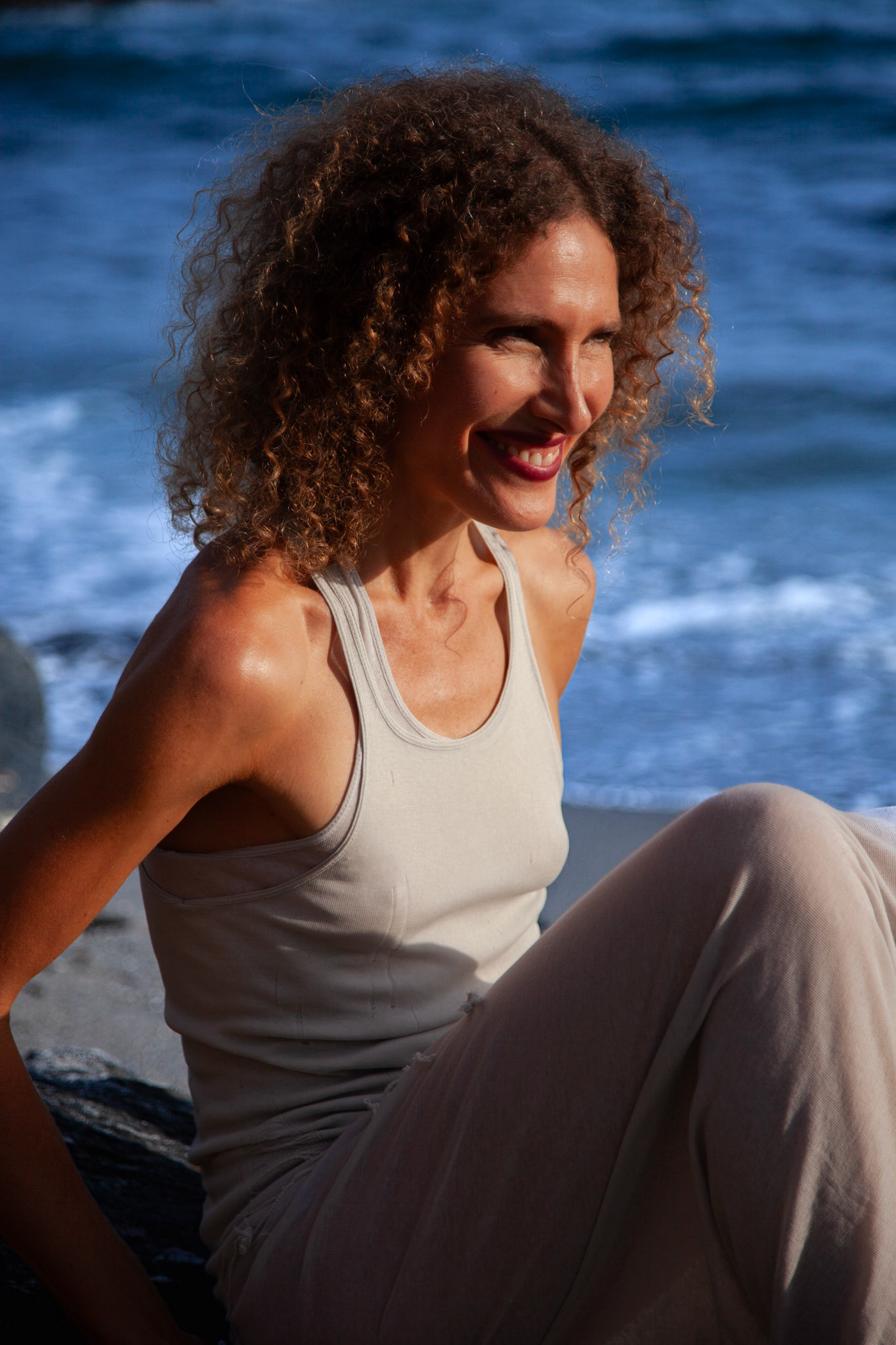 Editorial / People, ocean, adult woman