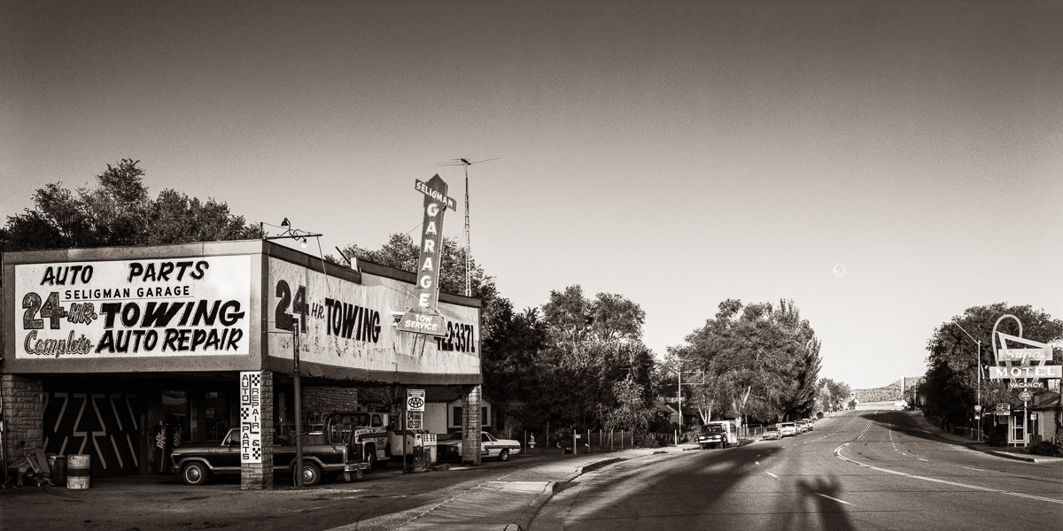24HR TOWING ・ Seligman, Arizona-1992 - ID #119