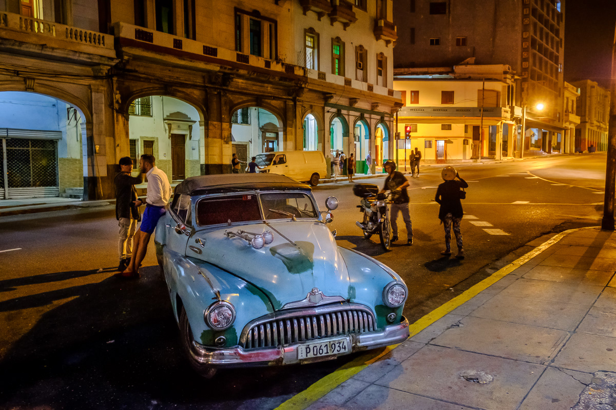 NIGHT LIFE ・ Havana Vedado, Cuba-2017 - ID #011