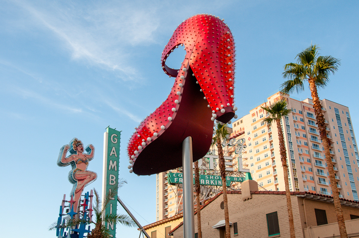 RED SHOE ・ Las Vegas, Nevada-2008 - ID #006
