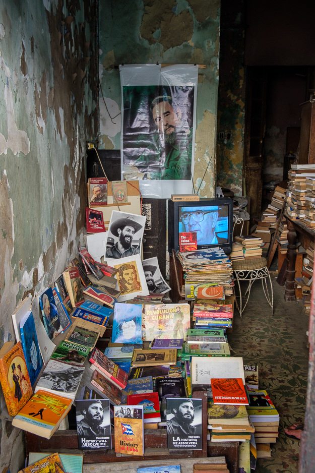 BOOKS ・ Havana Centro, Cuba - 2017 - ID #013