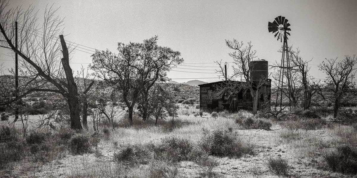 WINDMILL ・ Barstow, California-1992 - ID #112