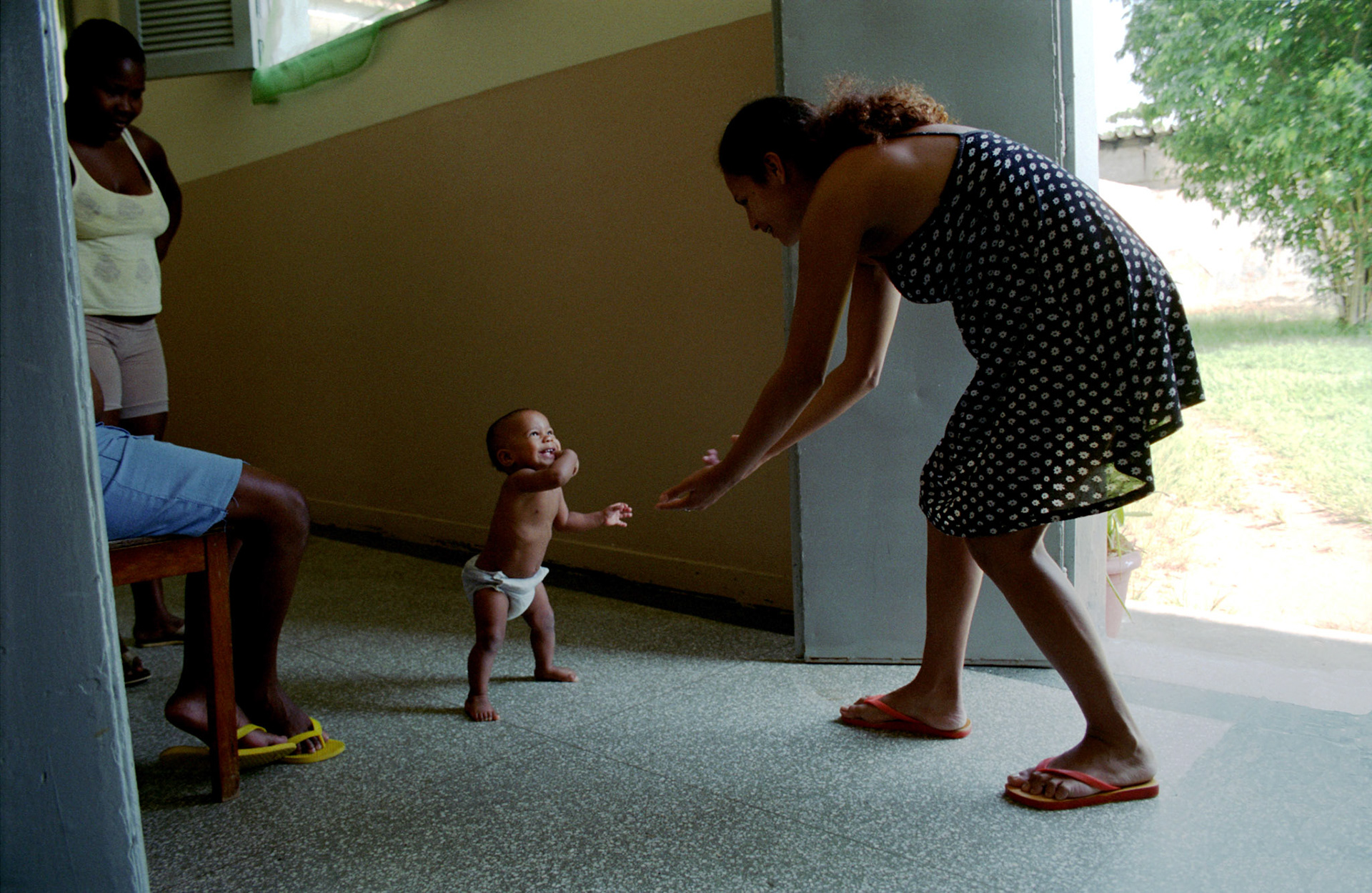 Breno starting to walk at the prison's creche.