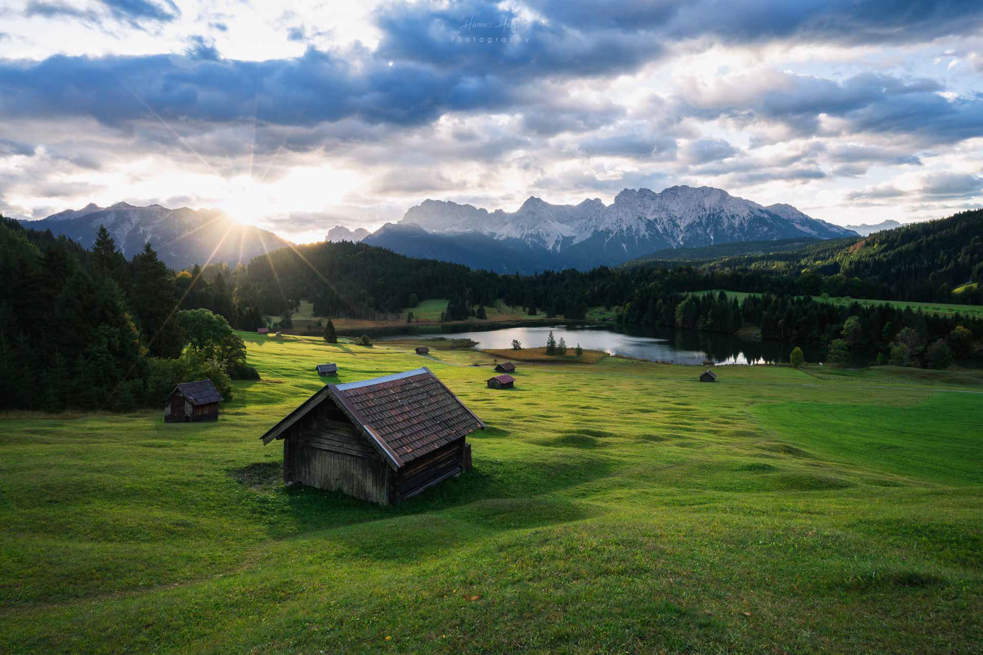 Sonnenaufgang am Alpenrand