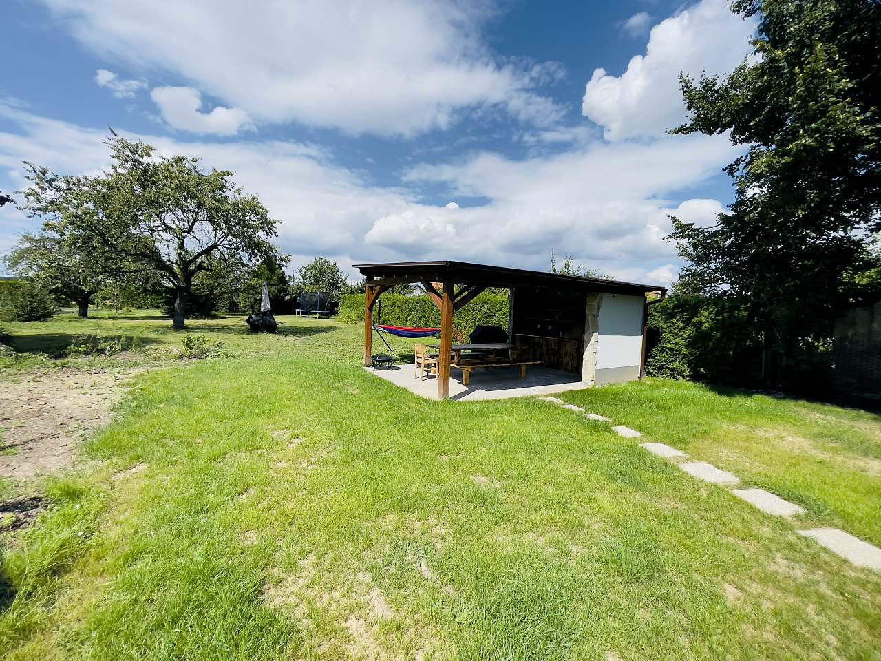 Pergola s letní kuchyní, zahrada