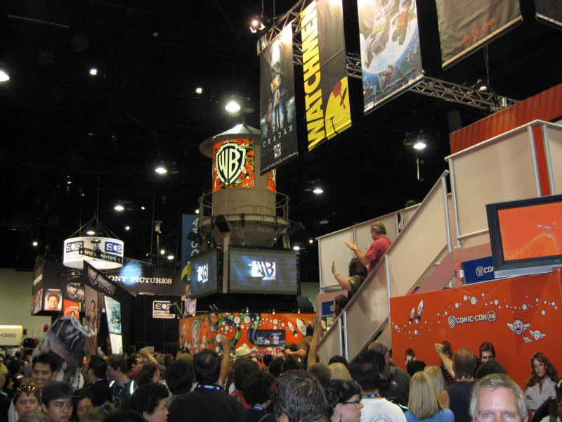 Comic-Con: WB Booth, Graphics Support