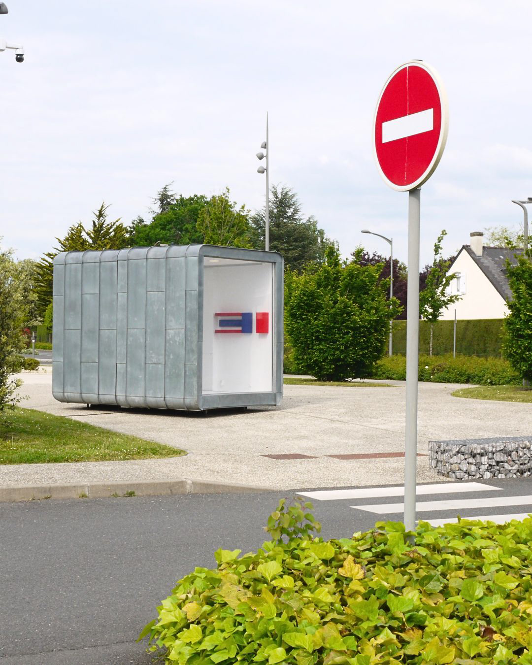 "Madcth", La borne du POCTB, Fondettes, 2025. Photo : Sébastien Pons