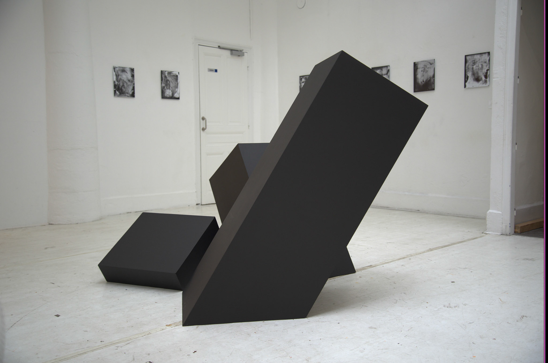 "Dadasi", Acrylique sur bois, 150 x 150 x 170 cm, 2012