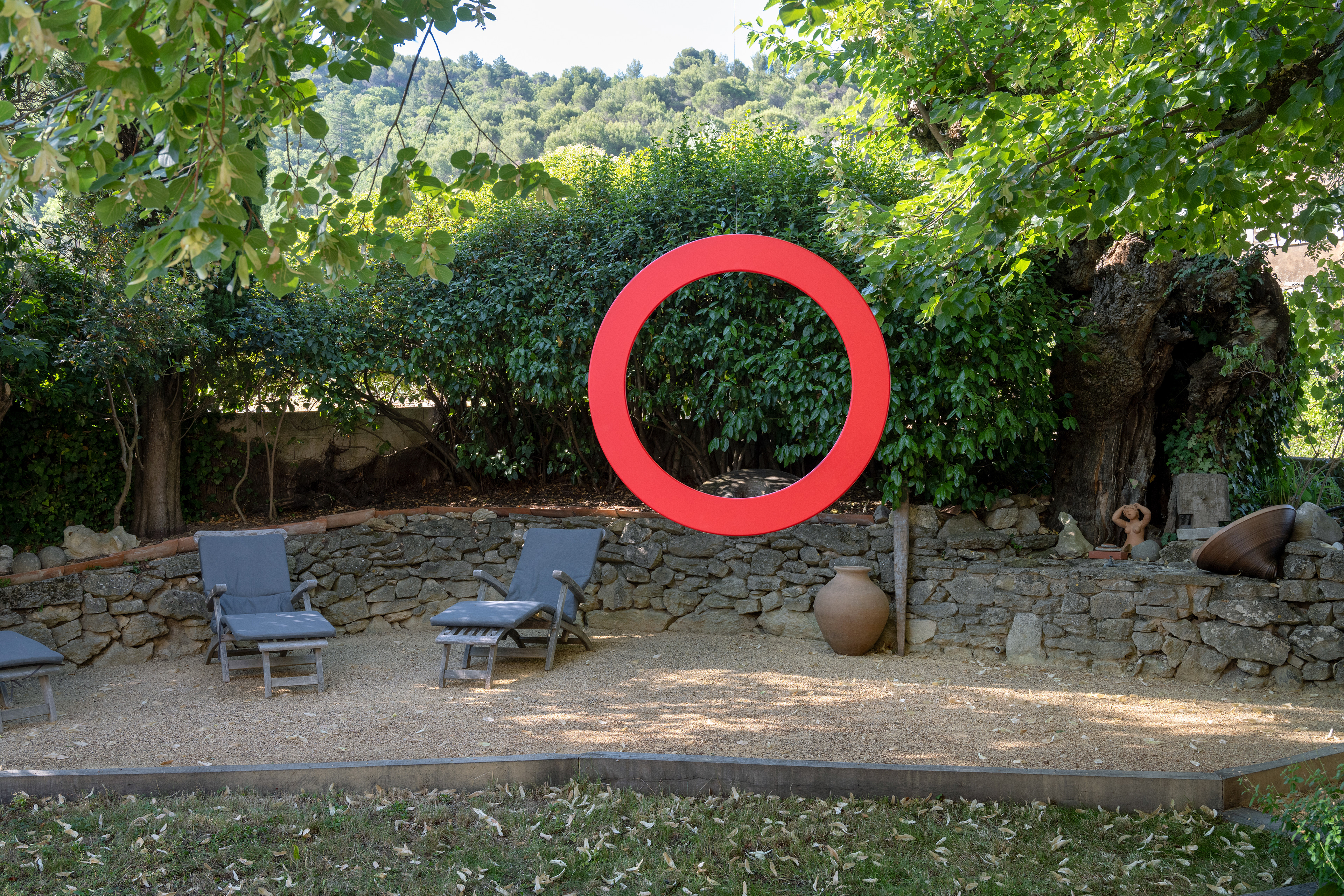 "Tension", Suspension, Acrylique sur médium. Photo : Philippe Petiot