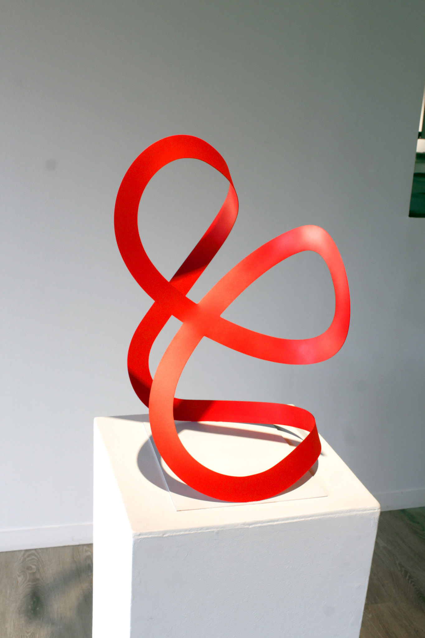 Briban, Acrylique sur acier, 40 x 40 x 50 cm, 2022