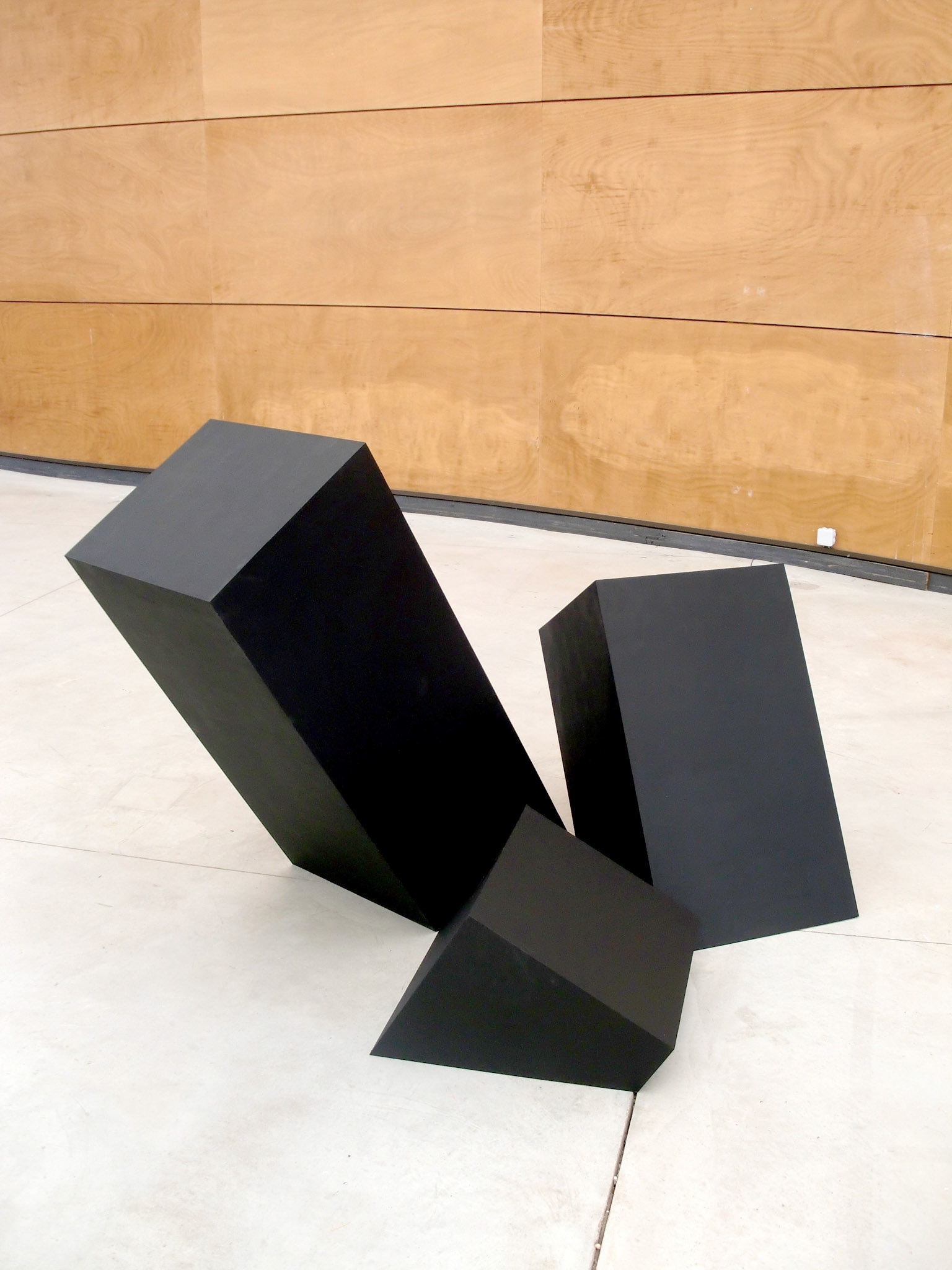 "Dadasi", Acrylique sur bois, 150 x 150 x 170 cm, 2012