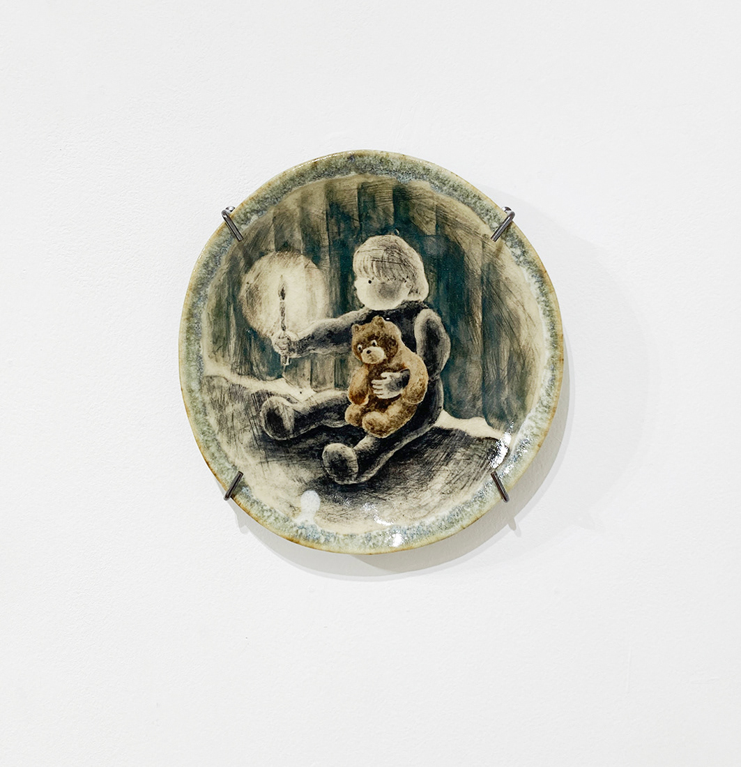 22. 谷本真理 『 あかり 』 / 陶 / 130x130x20mm / 2023 / ¥38,000
