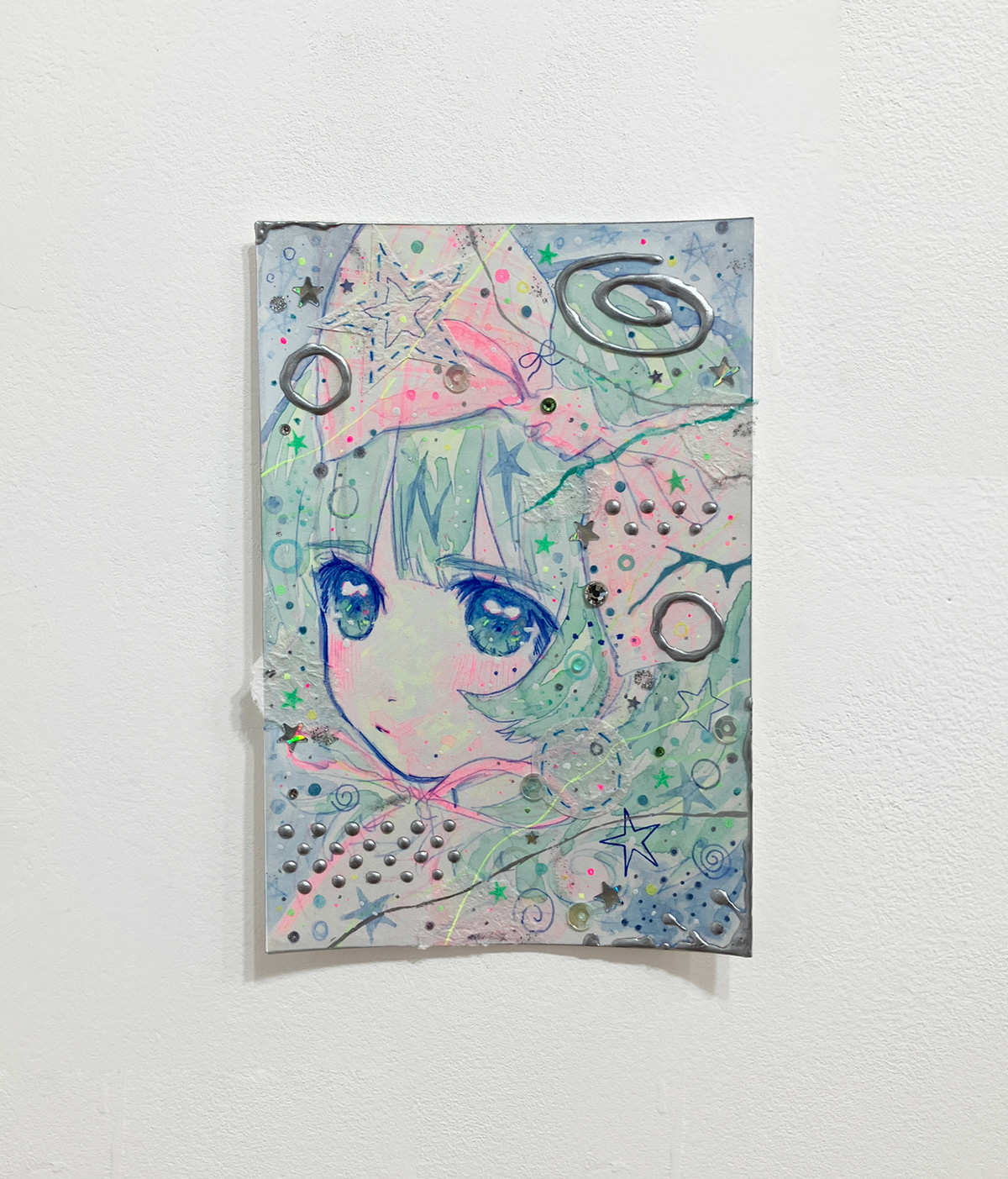 28. yuuutu 『まいんどこんとろーる』 / 水彩紙、水彩絵の具、アクリル絵の具、顔料インク、デコパーツ / 10×14.8cm / 2026 / ¥9,900