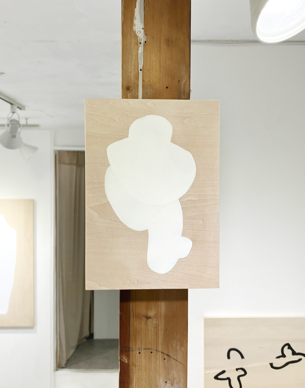 11.  中村美和子 「川のとり（ミラーのシール）」 パネル、ジェッソ / 182x257mm / 2026 / ¥22,000