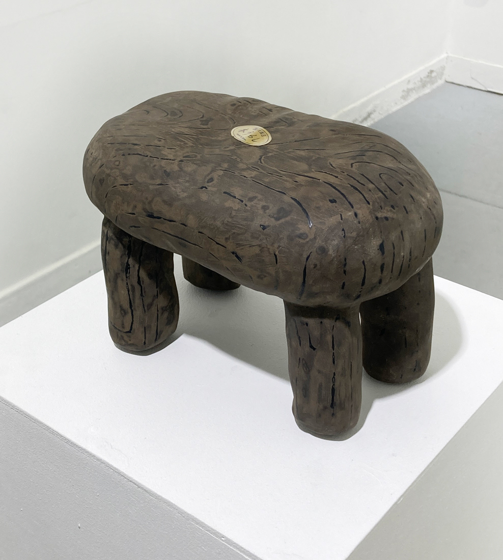 20. 遠藤茜 『 足りない(?)IX 』 / 漆、麻布、ポリエステル綿 他 / 230x165x140mm / 2022 / ¥90,200