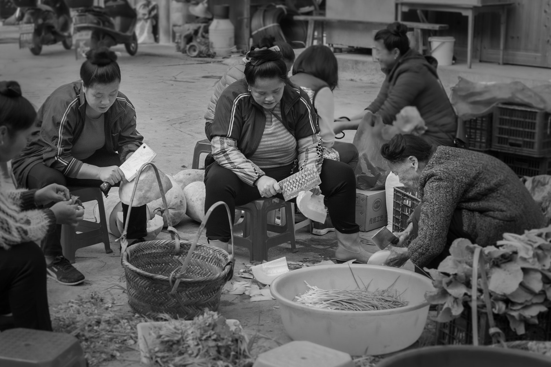 Women preparing vegetables for 100 day feast