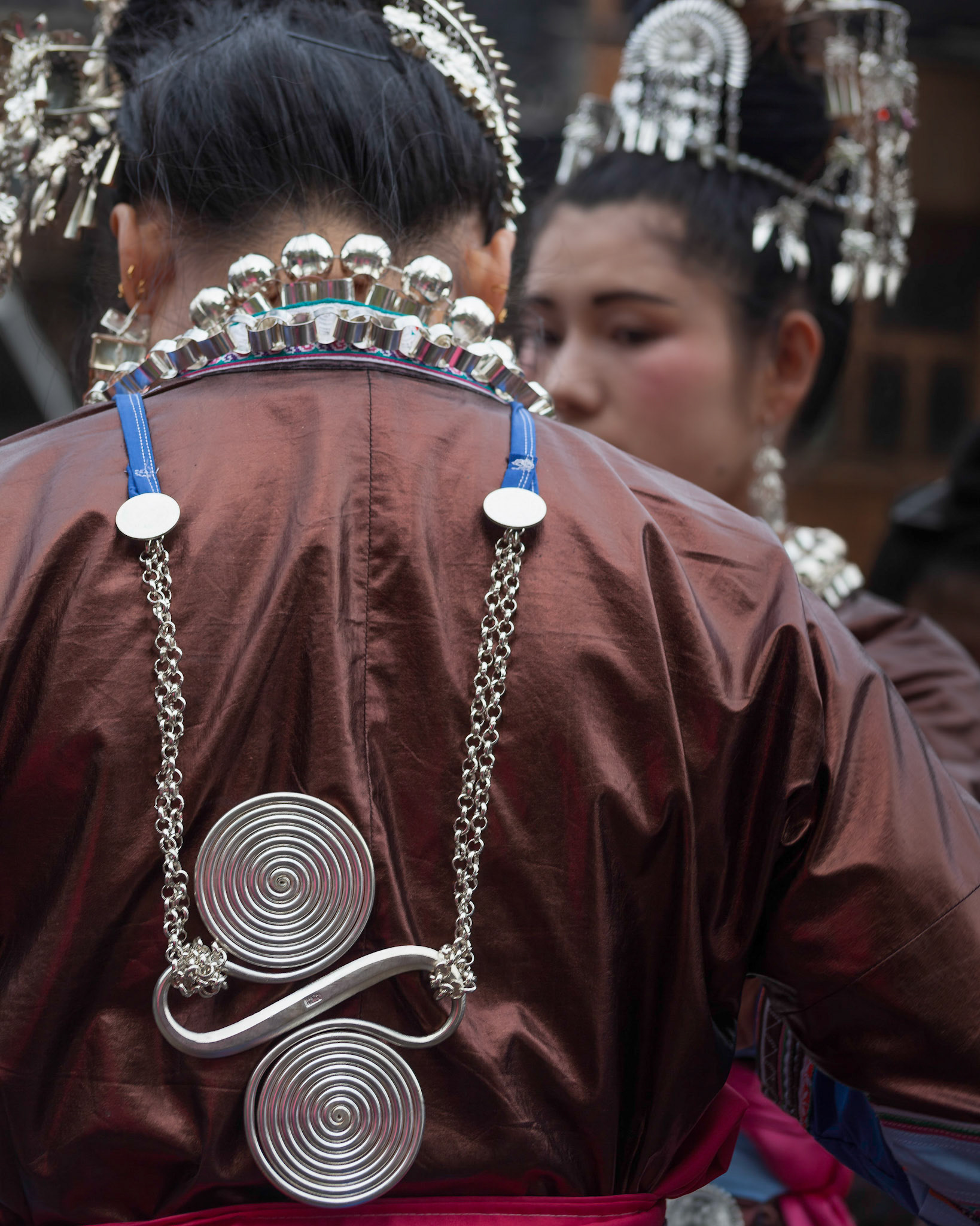 Dong performers with silver jewelry