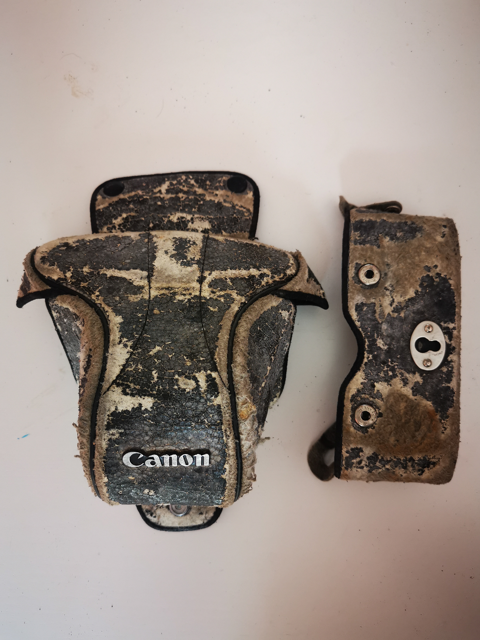 Think the case has had it. Jack may try to make a new one using his leather working skills using this as a pattern though.