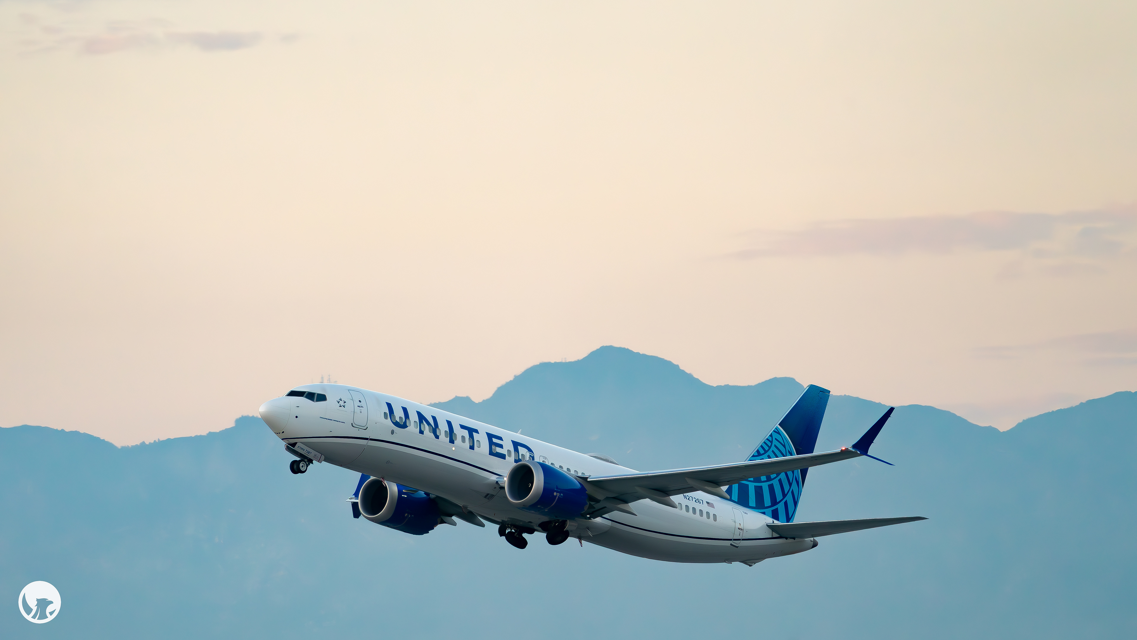 United Airlines Boeing 737 MAX 8 N27267