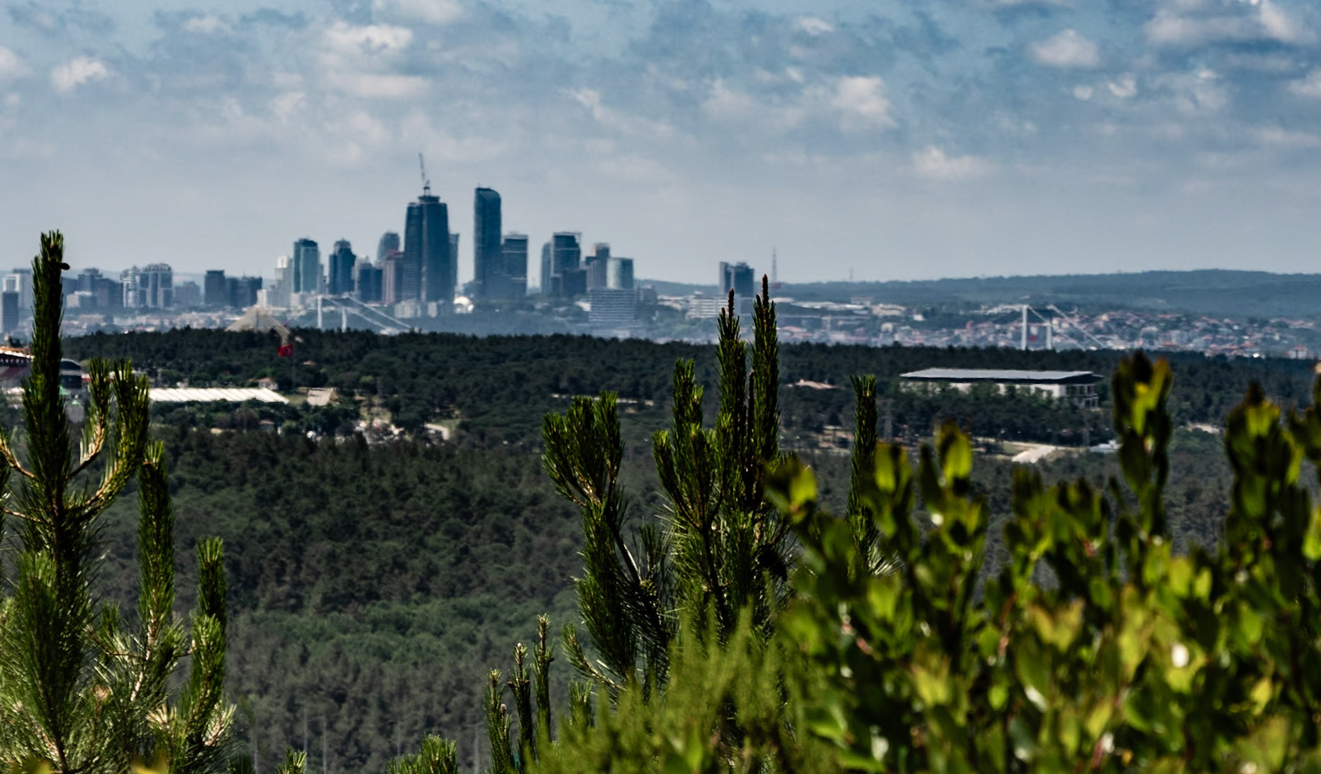 Kapaklı crest: view of the Değirmendere valley and the city just behind