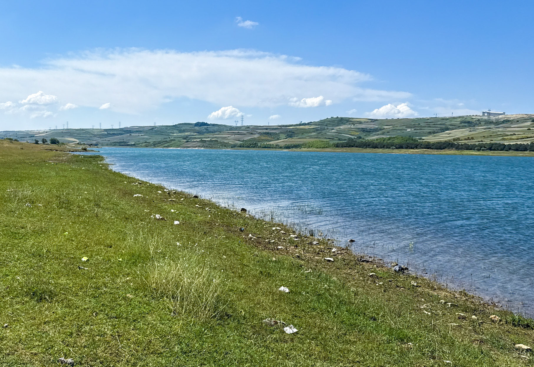 heading SW from Sazlıbosna: looking south next to the reservoir
