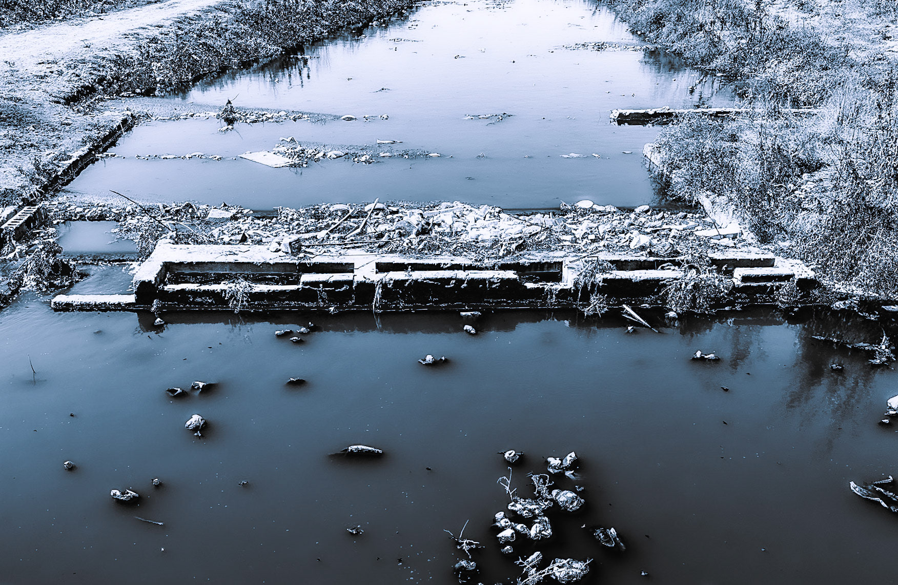 Eşkinoz bridge: river pollution