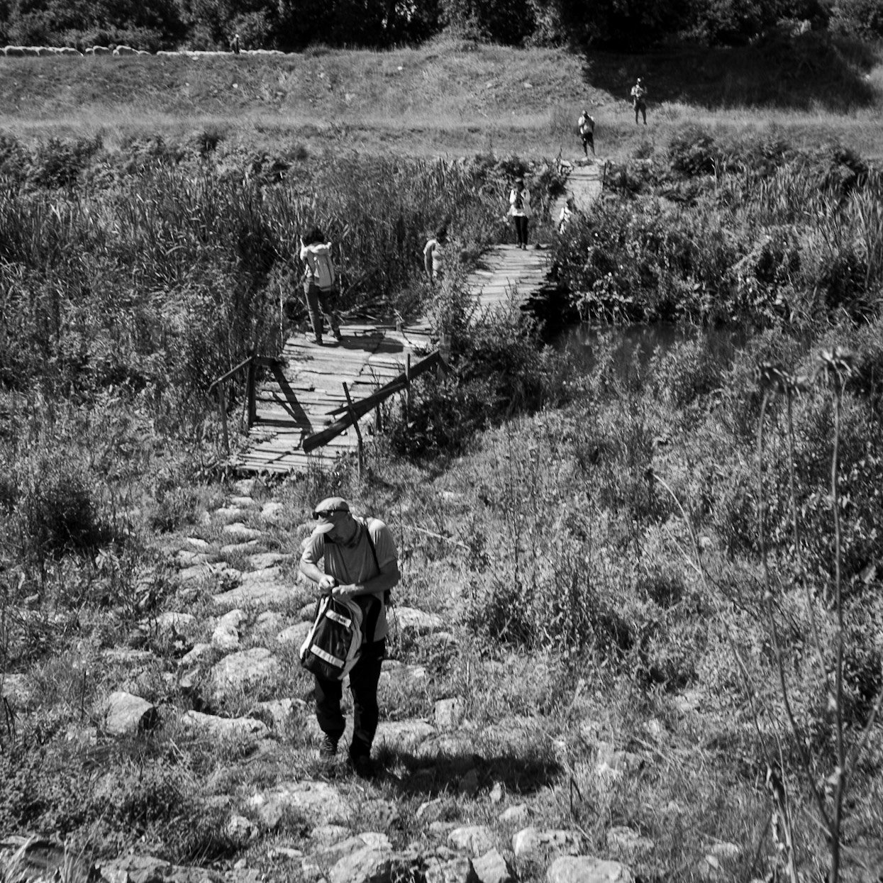 Çayǧız Deresi: crossing the footbridge