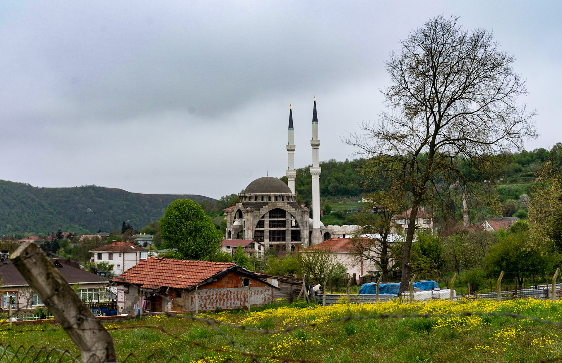İshaklıköy: long-unfinished mosque