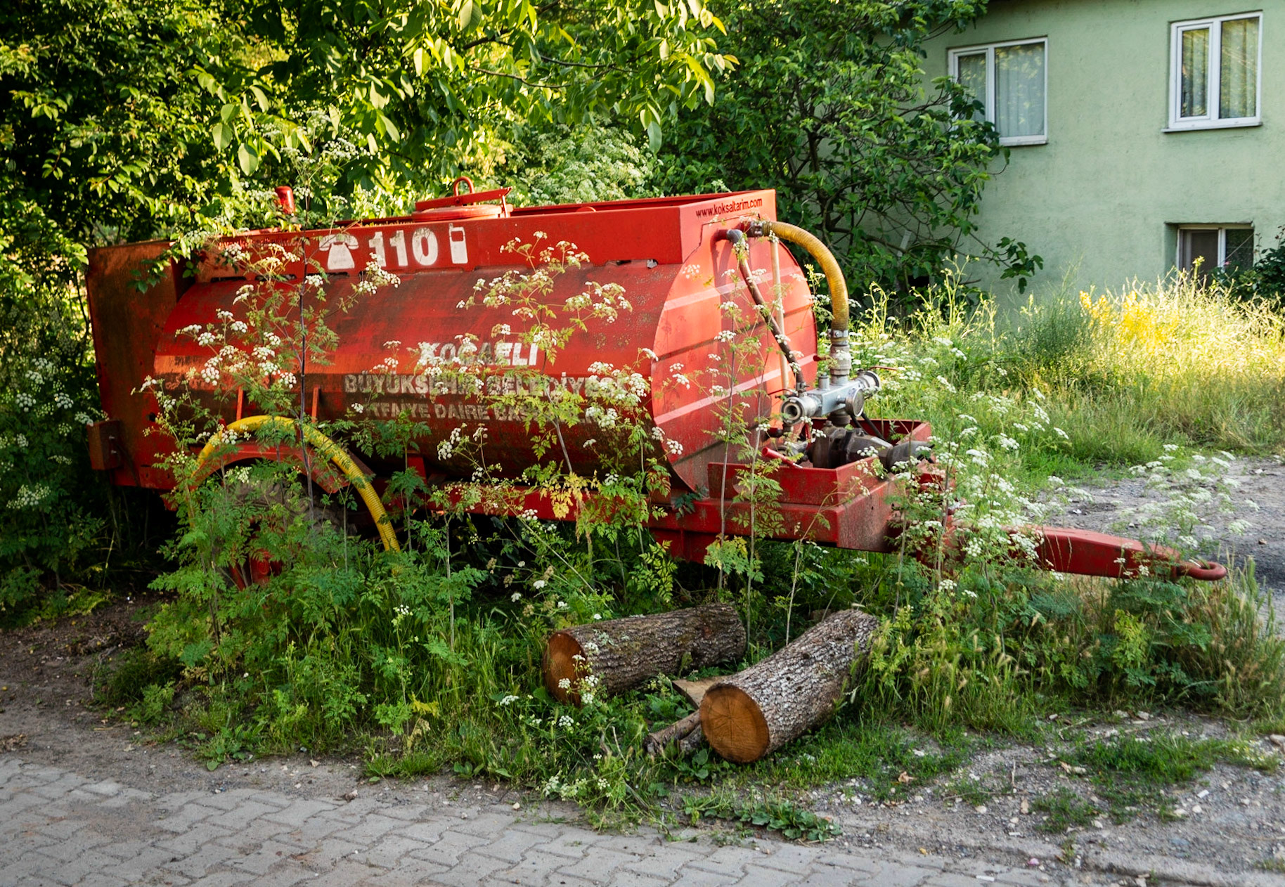 Yağcılar: fire tanker (not looking ready for a blaze)
