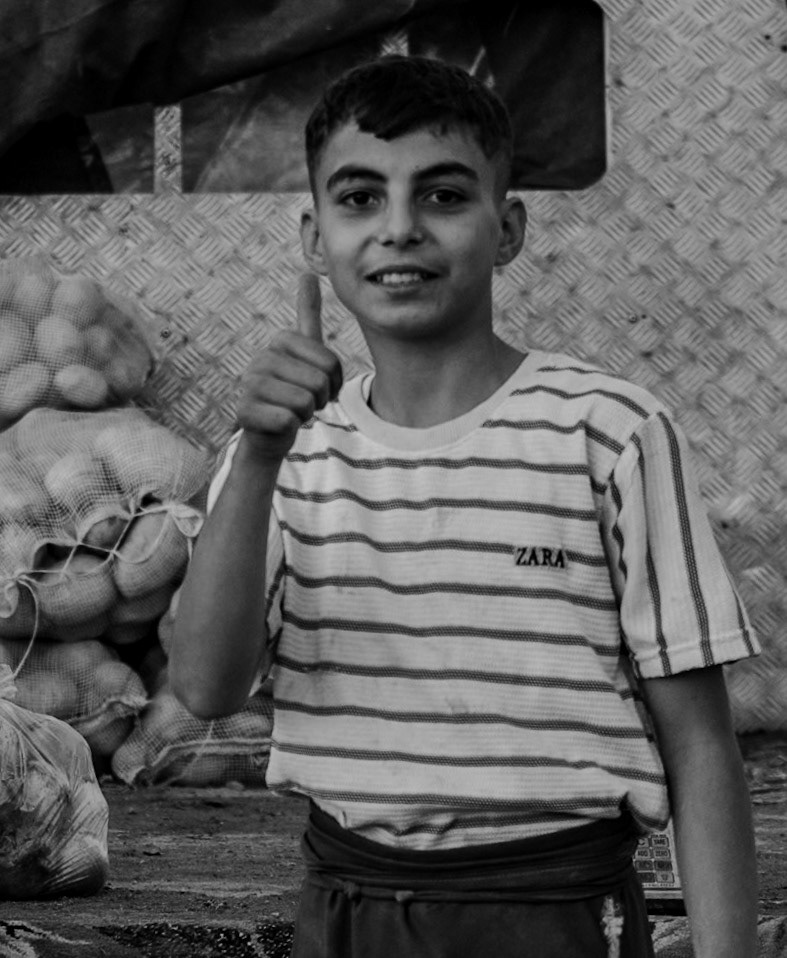 Altınşehir: boy selling potatoes