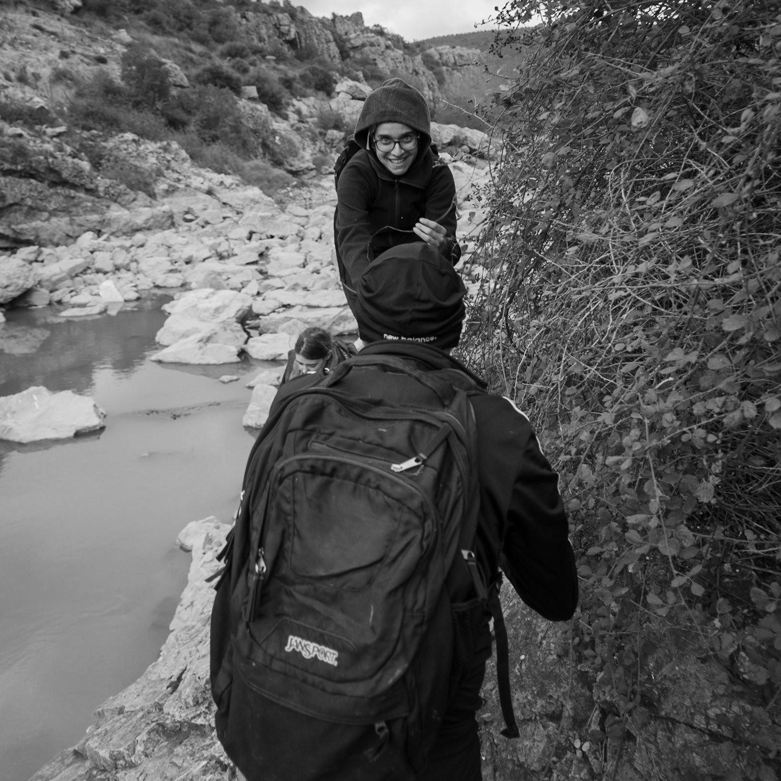 Paşaköy gorge: making our way along the steep-sloping shore