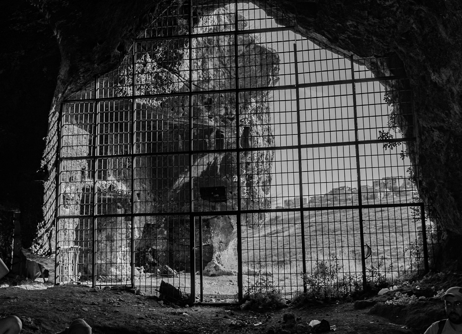 Yarımburgaz cave: the entrance from the inside