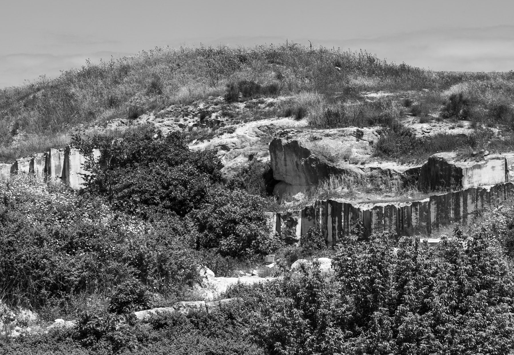 Filiboz Ottoman küfeki limestone quarry: view