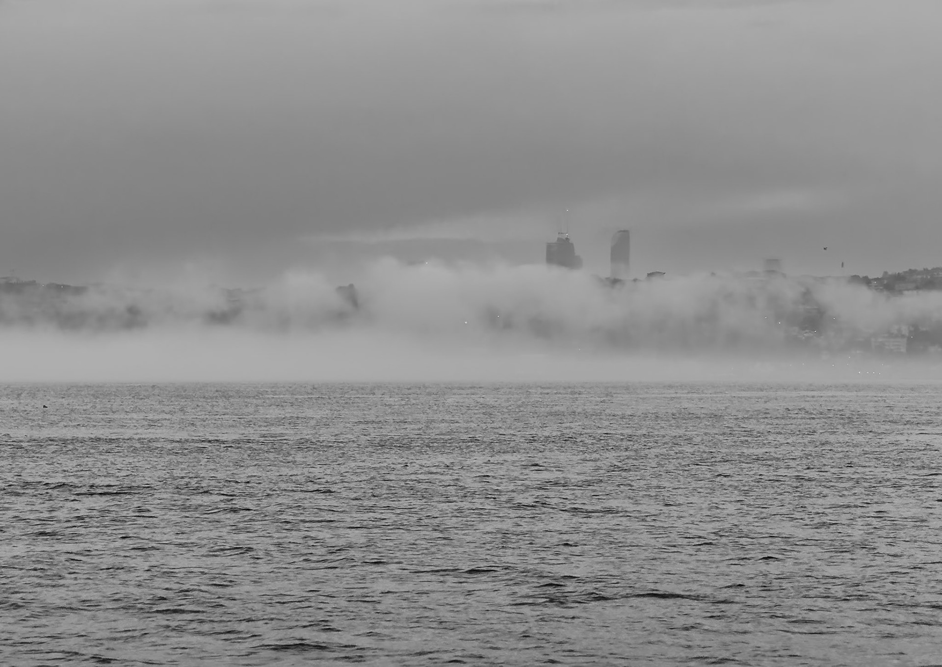 on the ferry between Anadolu Kavaǧı and Yeniköy: evening mist