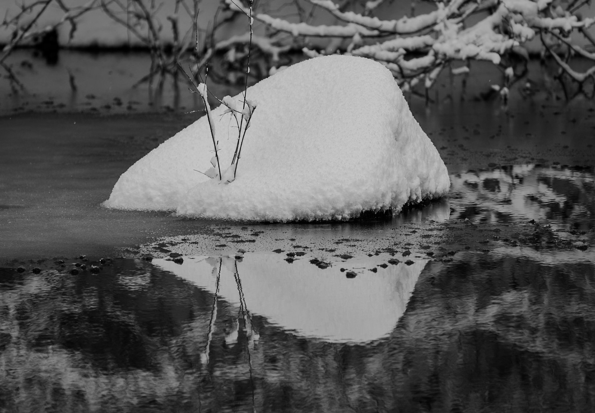 Valide Sultan reservoir: snow covered rock (?)