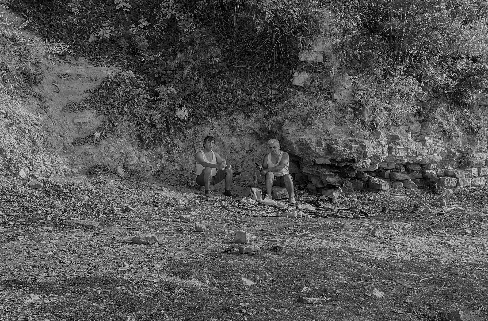 Trikos fort: fishermen by the old wall