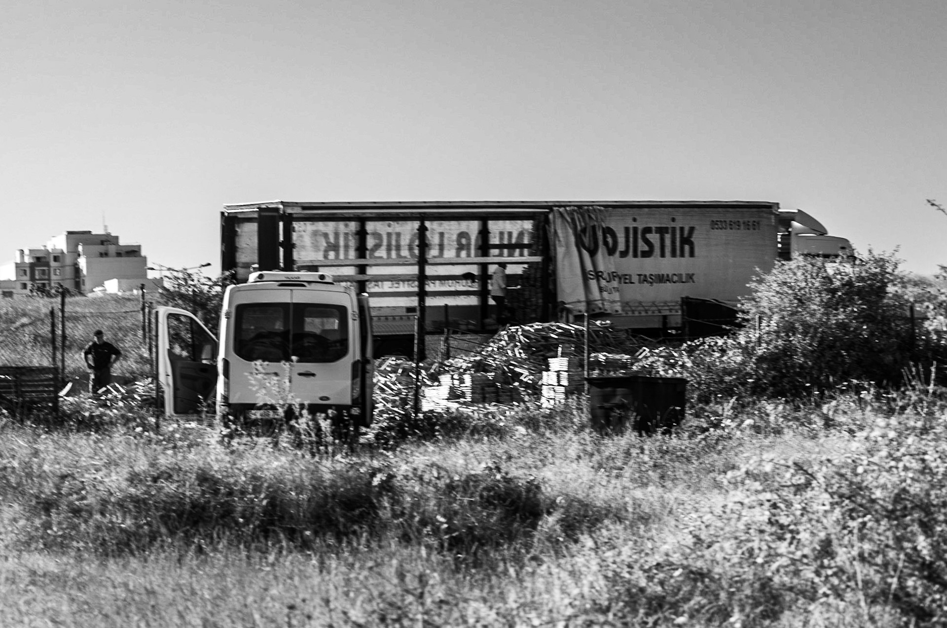 Nişantepe valley: truck and van
