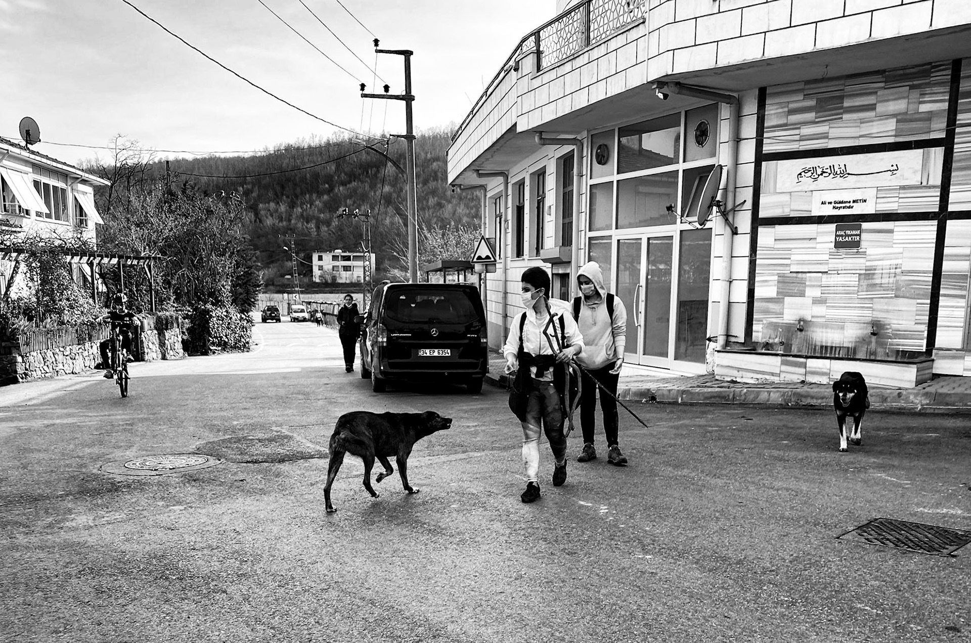 Alibahadır: village scene (Smokie is on the right)