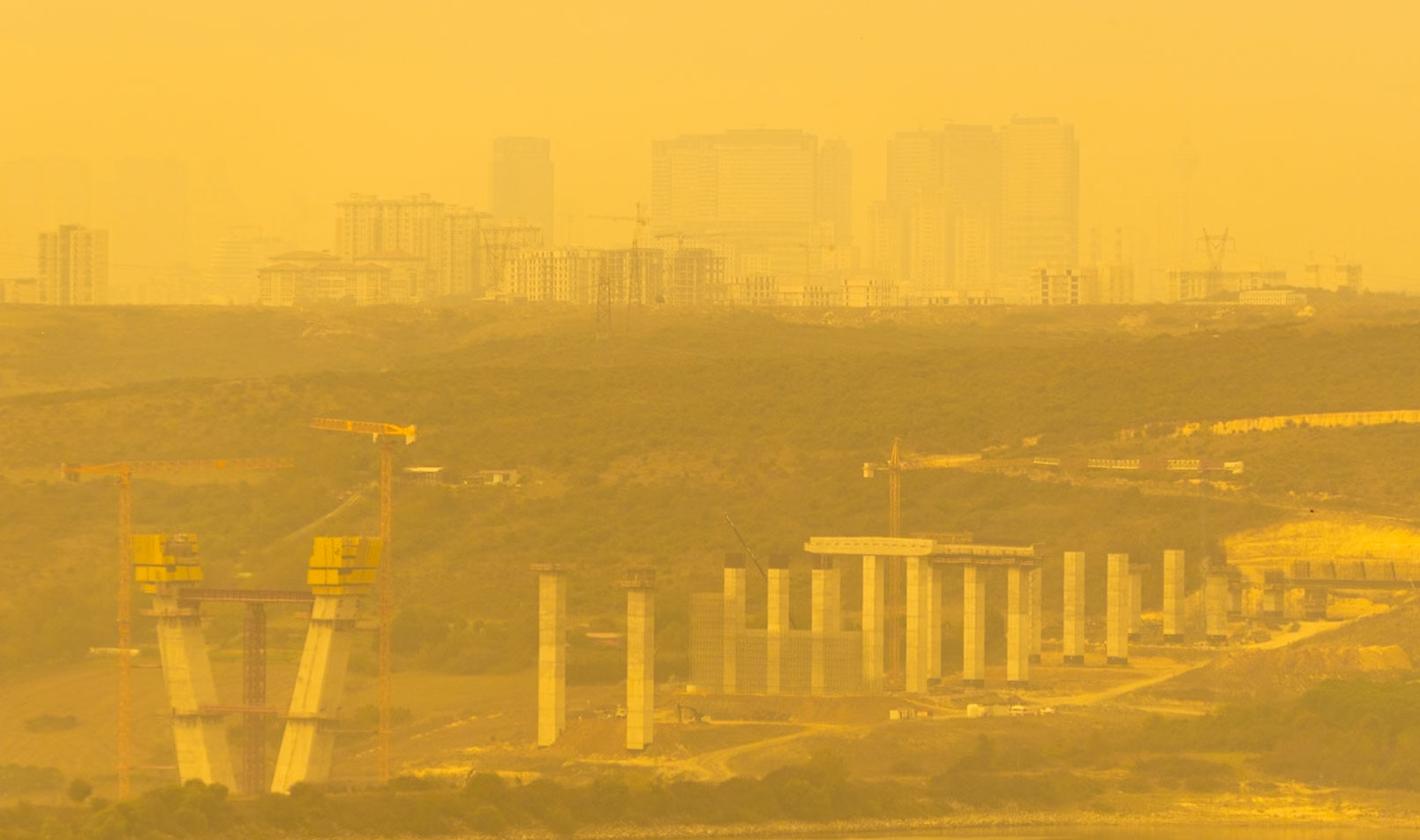 between new and old Şamlar: view west