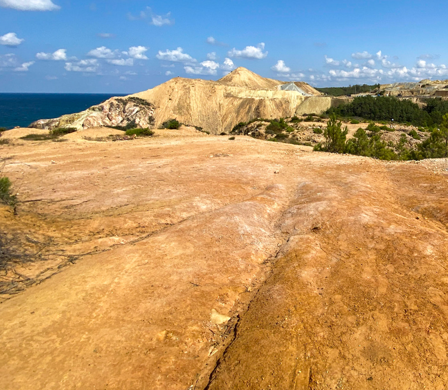 Kurna abandoned quarry: heading west, view east